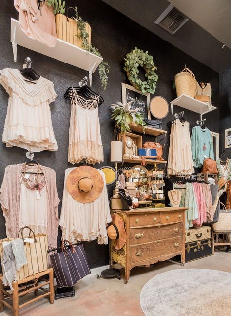 Bohemian Retail Store Design, Vintage Shop Interior Store Displays, Boho Store Front Ideas, Coastal Boutique Ideas, Jewelry Display For Boutique, Boutique In Home Ideas, Small Botique Interiors Ideas Rustic, Boutique Desk Ideas, Boutique Fixture Ideas