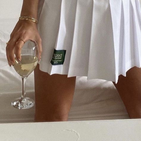 Carrie Soto Is Back Aesthetic, Nora Core, Sporty And Rich Aesthetic, Carrie Soto Is Back, Country Club Aesthetic, Tennis Aesthetic, King Club, White Wines, Clubbing Aesthetic