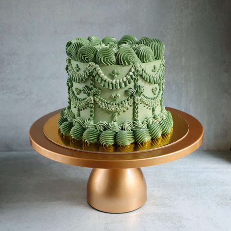 Victorian Cakes, Bolo Vintage, Green Wedding Cake, Vintage Birthday Cakes, Cake Piping, Vintage Cakes, Green Cake, Big Cakes, Cake Trends