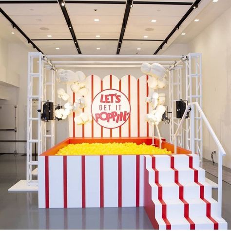 Popcorn Ball, Experiential Marketing Events, Photowall Ideas, Marketing Activations, White Popcorn, Selfie Wall, Experiential Marketing, Event Activities, Exhibition Booth