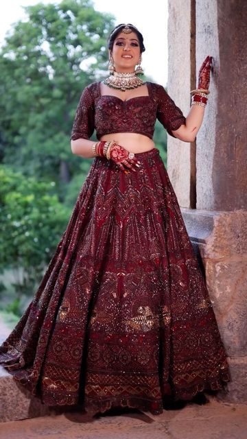 Dull Gold Lehenga, Indian Bridal Wear Red, Cinderella Prom, Cinderella Prom Dress, Indian Bridal Couture, Wedding Dresses Ideas, Gold Lehenga, Latest Bridal Lehenga, Dresses Traditional