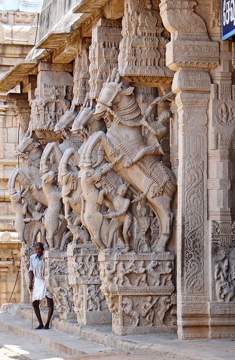 Ranganathaswamy Temple, Srirangam - Wikiwand Srirangam Temple, Ranganathaswamy Temple, Indian Arch, Hindu Architecture, Ancient Indian History, Historical Sculptures, Indian Temple Architecture, Temple Photography, Sacred Architecture