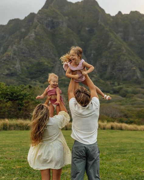 LO BEESTON on Instagram: “About to hang everyone of these pics on my wall🥹💗 thank you @siennamoraless for capturing so perfectly” Healthy Family Aesthetic, Family Of Three Aesthetic, Loving Family Aesthetic, Perfect Family Aesthetic, Cute Family Aesthetic, Happy Life Pictures, Dream Future Life, Cute Family Goals, Happy Family Aesthetic