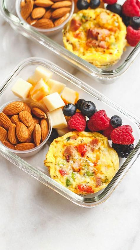 Whether you’re in school or working full time, it can be challenging to stick with your healthy eating goals. One of the biggest complaints we hear is that clients don’t have the time it takes to eat healthy. Keto Meal Prep Breakfast, Easy Keto Meal Prep, Comidas Keto, Desayuno Keto, Prep Breakfast, Keto Meal Prep, Breakfast Meal Prep, Breakfast On The Go, Easy Meal Prep