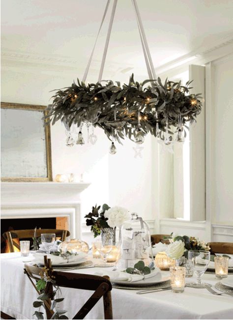 Hanging Wreaths from the Ceiling Christmas Decorated Chandeliers, Thanksgiving Table Settings Centerpieces, Decorate Chandelier, Cosy Season, Christmas Chandelier, White Baubles, White Garland, Traditional Christmas Decorations, Chandelier Decor