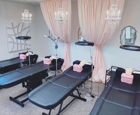 Eyelash extensions studio setup ideas Lash Room Curtains, Eyelash Decor Room, Brows Studio Ideas, Pmu Studio Decor, Eyelash Extensions Room Setup, Lash Shop Ideas, Lash Lounge Ideas, Lash Trolley Set Up, Eyelash Extensions Studio