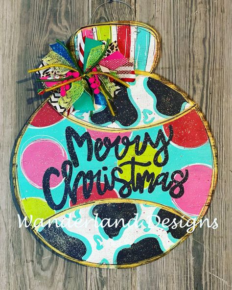 Christmas Ornament Door Hanger, Ornament Door Hanger, Ornament Door, Gifts For Housewarming, Hanger Ideas, Christmas Tree Topper Bow, Door Signs Diy, Tree Topper Bow, Christmas Door Hanger