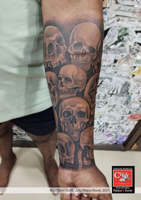 Skulls Tattoo Design, Small Skull Tattoo, Calf Tattoo Men, Mens Body Tattoos, Skulls Tattoo, Black Line Tattoo, Viking Tattoo Symbol, Evil Skull Tattoo, Skull Sleeve Tattoos