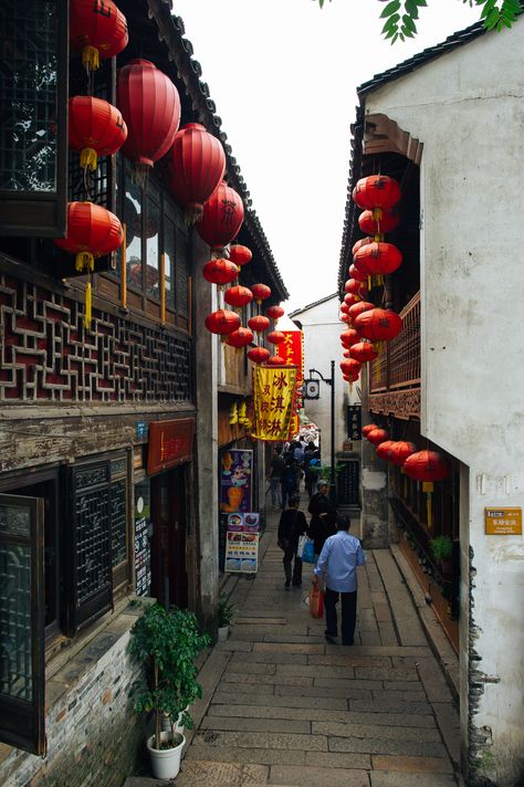 A traditional alley in Yangzhou. The wooden architecture here SO elegant that perhaps could only be found here. #TravelwithMMP #MarcoPolo #Traveller #explorer #eastmeetwest #travel Yangzhou, Wooden Architecture, East Meets West, Hangzhou, Four Square, China, Around The Worlds, Architecture, Travel