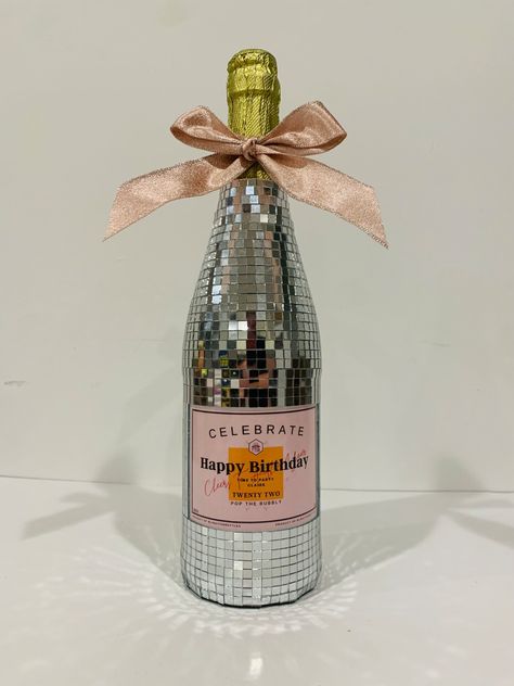 Disco Bottle 21 Bday Ideas, Sparkle Bottle, Birthday Wine Bottles, 21st Birthday Presents, Handmade Bar, Bridal Shower Diy, Painted Wine Bottles, Birthday Wine, Alcohol Bottles