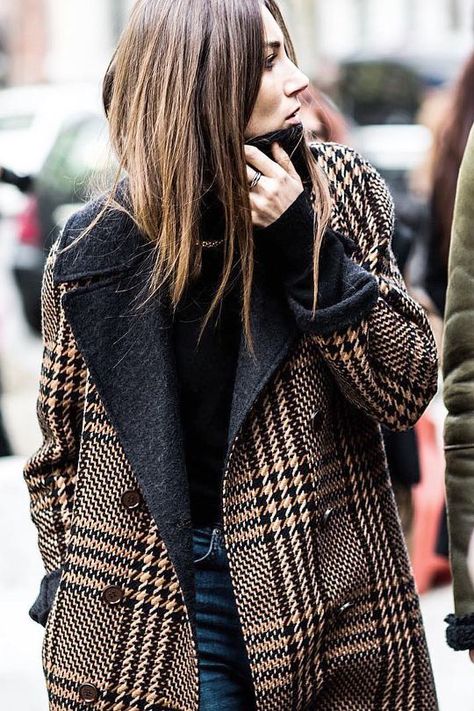 Winter Tweeds. Trenchcoat Outfit, Coat Guide, Looks Street Style, Fashion Weeks, Inspiration Mode, Looks Style, Mode Inspiration, Outfits Casuales, Autumn Winter Fashion