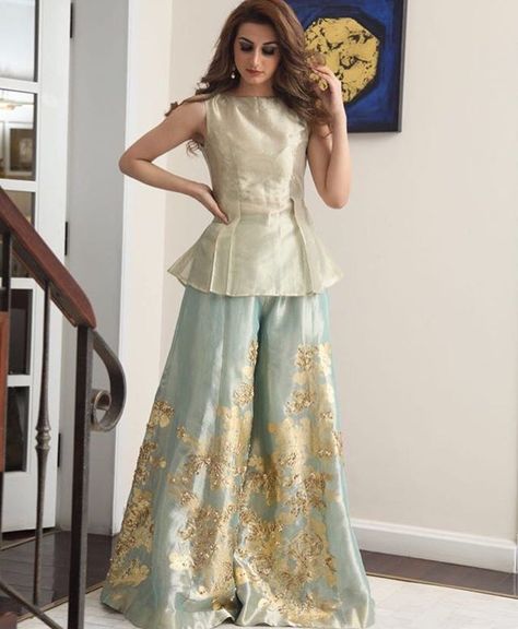 Shadi Dresses, Shrug For Dresses, Pakistani Wedding Outfits, Pakistani Dresses Casual, Pakistani Fashion Party Wear, Salwar Kamiz, Indian Gowns Dresses, Party Kleidung, Pakistani Bridal Dresses