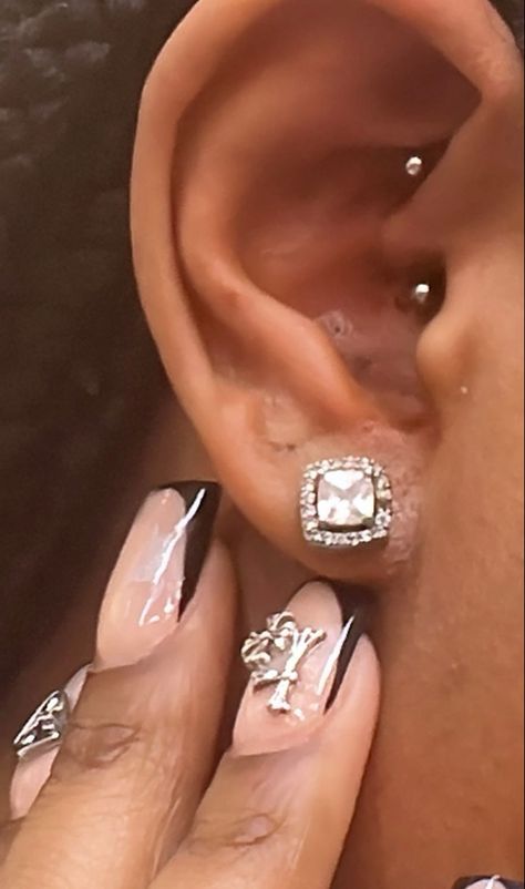 Inside Ear Piercing, Inside Ear, Piercing Inspo, Ear Piercing, Ear Piercings, Tiara, Ear Cuff, Piercings, Diamond Earrings