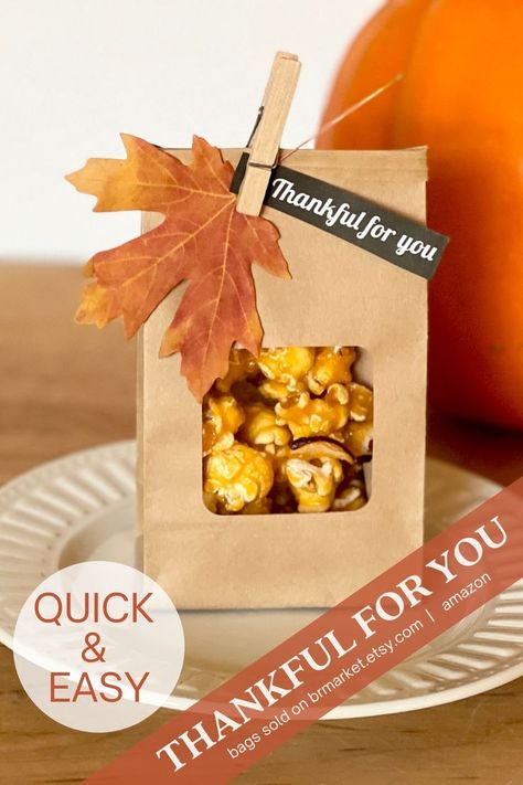 Friendsgiving Goody Bags, Thanksgiving Favors Ideas, Thanksgiving Decorations For Work Party, Homemade Thanksgiving Table Favors, Fall Party Favors Diy, Thanksgiving Goody Bags For Adults, Thanksgiving Coworker Treats, Thanksgiving Favors Table Settings, Gifts For Thanksgiving Guests