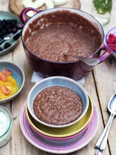 Chocolate porridge #breakfast (Jamie Oliver) Chocolate Porridge, Porridge Recipes, Jamie Oliver Recipes, Hazelnut Spread, Quick Healthy Meals, Batch Cooking, Fruit In Season, Jamie Oliver, Vegetarian Chocolate