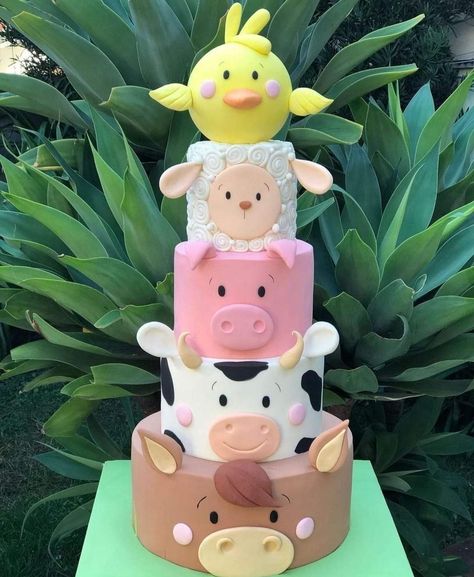 Farm Animal Cake, Barn Birthday Party, Girls Farm Birthday, Farm Birthday Cakes, Farm Animal Cakes, Cow Cakes, Animal Birthday Cakes, Barnyard Birthday Party, Farm Theme Birthday