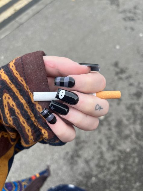 Alt Y2k Nails, Short Alt Nails, Sally Face Nails, Alt Nails, Belly Piercings, Short Acrylics, Fake Nails Designs, Punk Nails, Hard Nails