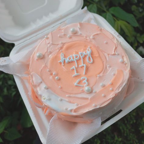 Bento cake for birthdays Peach Cake Aesthetic, Peach Colour Cake Designs, Birthday Bento Cake, Birthday Bento, Aesthetic Peach, Peach Birthday, 14th Birthday Cakes, Peach Colour, Bento Cake