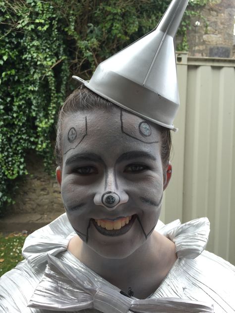 Tin Man, wizard of Oz face paint Tin Man Face Paint, Wizard Of Oz Face Paint, Tin Man Wizard Of Oz, Wizard Of Oz Play, Oz Costume, Wizard Of Oz Movie, Play Makeup, Face Painting Easy, Kids Face Paint