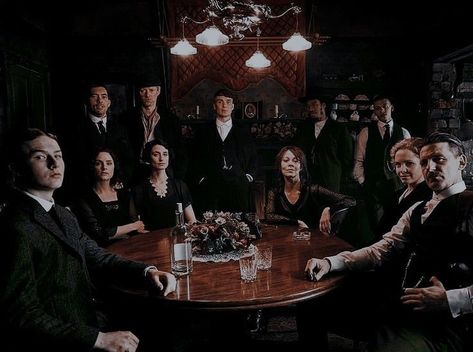 Peaky Blinders Aesthetic, Helen Mccrory, Peaky Blinders Series, Peaky Blinders Characters, Peaky Blinders Tommy Shelby, Cillian Murphy Peaky Blinders, Mafia Families, Nijirô Murakami, Tommy Shelby