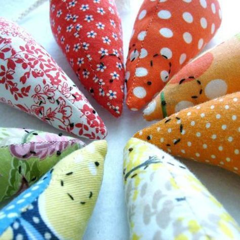 13 DIY cat toys to help you show your cat some love – SheKnows Catnip Mouse, Diy Cat Toys, Mouse Toy, Scrap Material, Catnip Toys, Diy Cat, Cat Treats, Diy Box, Cat Diy