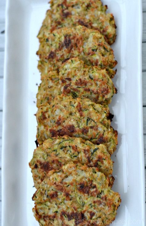 Zucchini Cakes, Cheese Zucchini, Keto Spinach, Veggie Cakes, Spinach Balls, Zucchini Bites, Hungry Girl Recipes, Baked Zucchini, Diy Easy Recipes