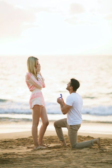 This groom-to-be gets major points, because his Maui proposal to Kaitlin, the blogger behind Blonde Expeditions, is absolutely perfect. Proposal Ideas Beach, Best Wedding Proposals, Beach Proposal, Proposal Photography, Romantic Surprise, Proposal Photos, Wedding Proposals, Beach Engagement Photos, Hawaiian Beaches