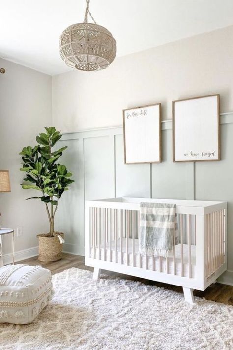 We’ve put together a selection of 55 inspiring nursery ideas to create a space that reflects your personal style and provides a comfortable and cozy environment for your little one. Baby Nursery Inspiration, Idee Babyshower, White Crib, Baby Room Themes, Baby Room Neutral, Girl Nursery Room, Nursery Room Design, Baby Room Inspiration, Baby Boy Room Nursery