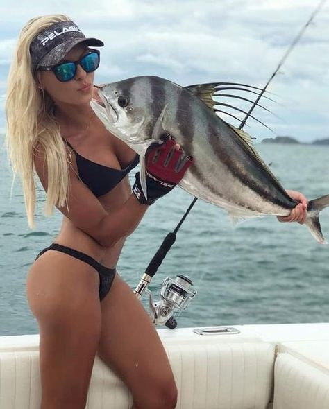 Fishing Women, Fishing Girls, Catching Fish, Sport Fishing, Gone Fishing, Going Fishing, Trout Fishing, Fishing Outfits, Kayak Fishing