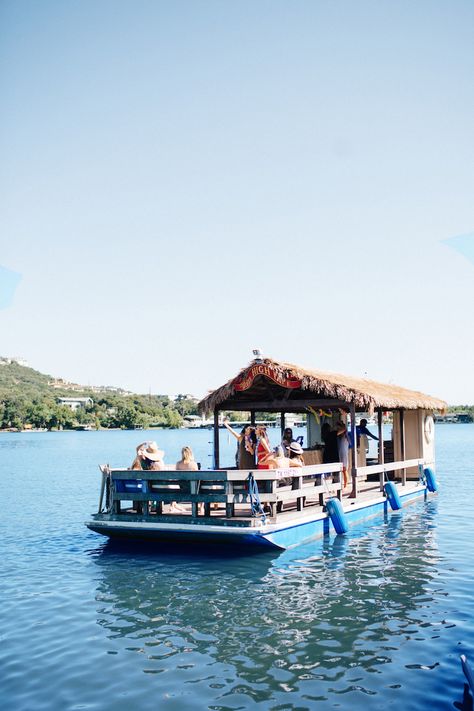 Fun bachelorette party idea - tiki boat party {Courtesy of Camille Styles} Pontoon Boat Party, Tiki Boat, Pontoon Party, Pontoon Houseboat, Boat Bar, Fun Bachelorette Party, Party Barge, Boat Luxury, Fun Bachelorette