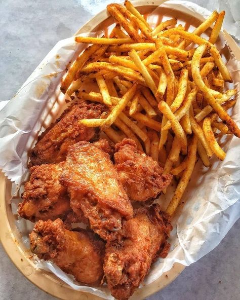 pinterest: @TRUUBEAUTYS💧 Fast Food Items, God Mat, Food Goals, Unhealthy Food, Food Obsession, French Fries, Pretty Food, Food Cravings, I Love Food