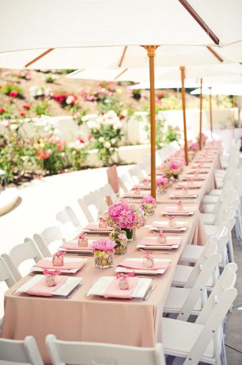 Backyard Bridal Showers, Outdoor Bridal Showers, Wedding Themes Spring, Spring Bridal Shower, Summer Bridal Showers, Bridal Shower Tables, Bridal Shower Inspiration, Bridal Shower Centerpieces, Elegant Bridal Shower