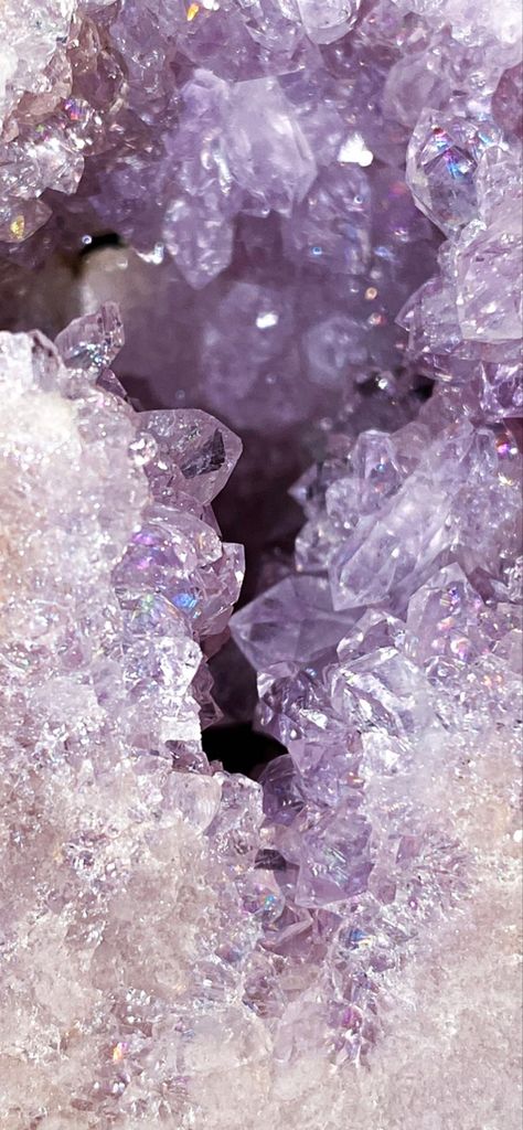 Crystal Background Aesthetic, Crystal Background Wallpapers, Spiritual Wallpaper Crystals, Purple Crystal Wallpaper, Purple Geode Wallpaper, Crystal Illustration, Crystal Background, Iphone Wallpaper Texture, Comfort Art