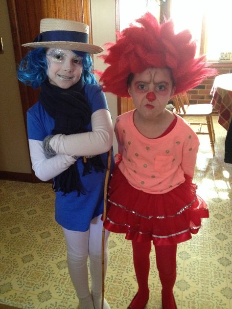 Heat & Snow Miser...Can't get over it. Heat Miser Costume, Snow Miser Costume, Winter Wonderland Costume, Christmas Movie Characters, Snow Miser, Heat Miser, Christmas Party Costume, Sister Costumes, Cute Couple Halloween Costumes