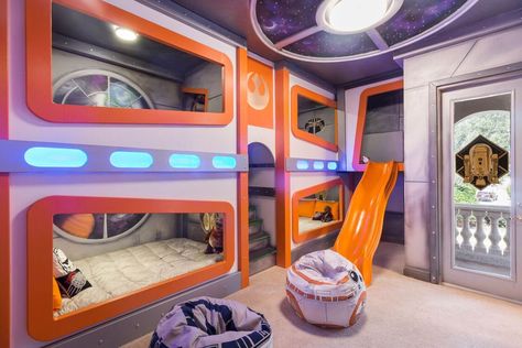 You Can Rent This Magical Themed Home for Your Next Walt Disney World Vacation | Inside the Magic Avenger Room, Disney Themed Bedrooms, Star Wars Themed Bedroom, Disney House Ideas, Disney Themed Rooms, Avengers Room, Casa Disney, Disney Bedrooms, Magical Room