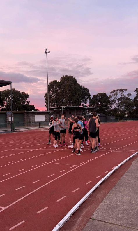 Running Club Aesthetic, Run Club Aesthetic, Workout Shoot, Dream Scenario, Club Pics, Goal Body, Workouts Outside, Run Club, Vision Board Images