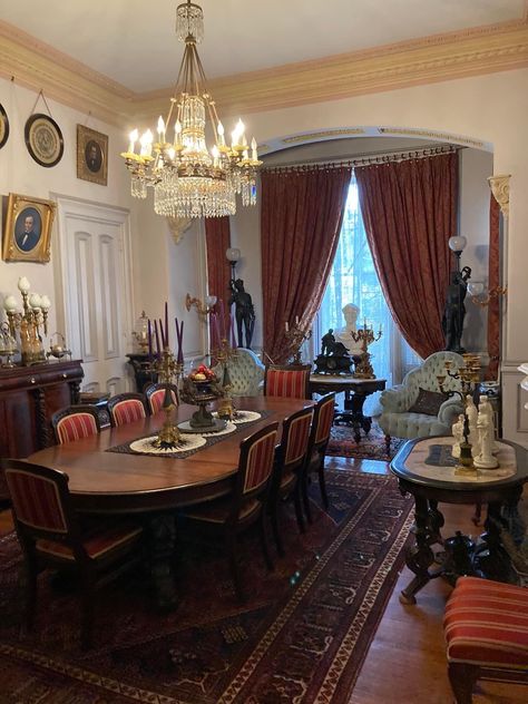 20s Dining Room, Victorian Home Dining Room, 1800s Dining Room, Old Victorian Homes Interior Bedrooms, Victorian Dining Room Ideas, Victorian Homes Interior Bedroom, Old Victorian Homes Interior, Setting Room, Victorian Dining Room