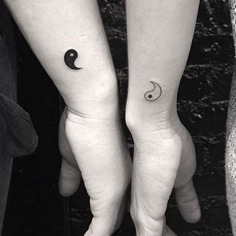 Yin and Yang Friendship Tattoo - Matching Best Friend Tattoos For Women: Cute Matching Tattoo Designs and Ideas For Besties and BFFs #tattoos #tattoosforwomen #tattooideas #tattoodesigns Best Friend Tattoos For Women, Tattoos For Women Cute, Cute Best Friend Tattoos, Matching Bff Tattoos, Friendship Tattoo, Yin En Yang, Cute Matching Tattoos, Matching Friend Tattoos, Matching Best Friend Tattoos