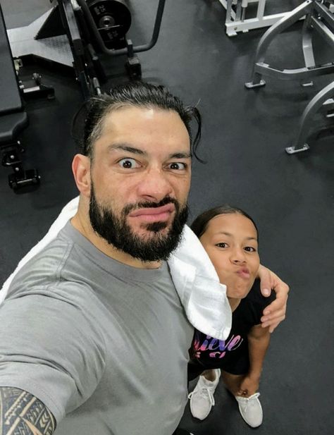 Roman Reigns Daughter, Roman Reigns Tattoo, Roman Reigns Shirtless, Roman Reigns Smile, Roman Reigns Wwe Champion, Joe Anoaʻi, The Shield Wwe, Wwe Superstar Roman Reigns, Roman Reigns Family