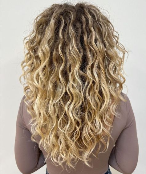 Long Blonde Rezo Cut for Wavy Curly Hair Blonde Spiral Perm, Different Perm Curls Long Hair, Permed Hairstyles Long Hair, 2b Haircut Long Layers, Haïr Cut For Long Wavy Hair, Body Perms For Medium Length Hair, Long Hair Cuts With Layers Wavy, Long Thick Curly Haircuts, Layered Long Wavy Hair