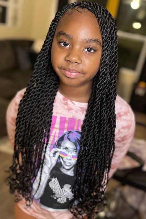 Senegalese Twists Island Twist For Kids, Twist Styles For Kids, Twist Hairstyles For Kids, Sengelese Twist, Sengalese Twists, Cornrows With Box Braids, Side Cornrows, Twists Hairstyles, Senegalese Twist Hairstyles