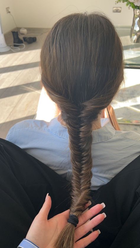 #hairstyles #fishtail #plaits #hair Fishtail Braids Aesthetic, Brunette Fishtail Braid, Single Fishtail Braid, Braided Hairstyles Fishtail, Fishbraids Hairstyles, How To Fish Braid, One Plait Hairstyles, Fish Tale Hairstyles, Fish Hairstyles