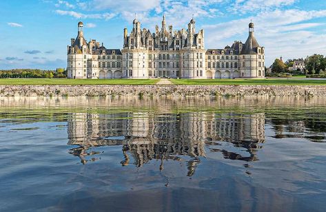 Chambord Royal Palace, France French Landmarks, Road Trip France, European Palace, Copacabana Palace, Chateau Versailles, Luxury Destinations, Chateau France, Beautiful Castles, Royal Palace