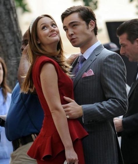 7 On-Screen Couples Who Wouldn’t Have Ended Up Together in Real Life Chuck Blair, Tumblr, Chuck Y Blair, Sandy And Danny, Stile Blair Waldorf, Rachel Friends, Blair And Serena, Gossip Girl Blair, Gossip Girl Aesthetic