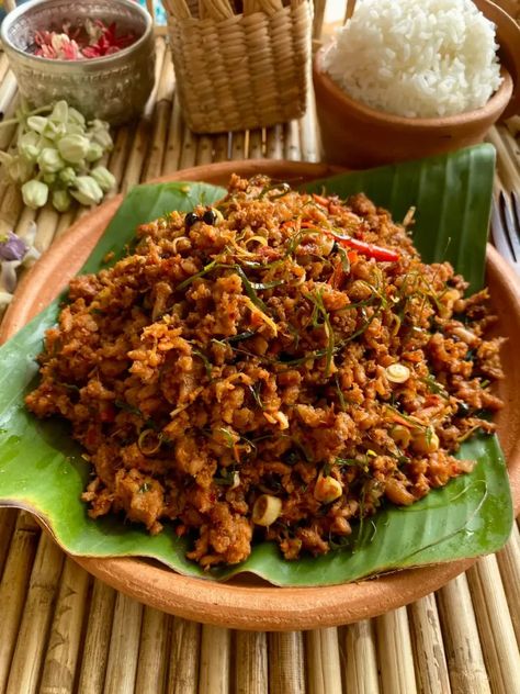 https://hungryinthailand.com/wp-content/uploads/2023/04/khua-kling-Thai-dry-mince-curry1-768x1024.webp Khua Kling, Thai Soups, Basil Pork, Thai Basil Pork, Vegan Pork, Pao Recipe, Pad Kra Pao, Vegan Beef, Pork Stir Fry