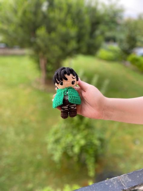 Crochet Attack On Titan, Attack On Titan Crochet, Crochet Keyrings, Doll Anime, Anime Doll, Captain Levi, Anime Dolls, Ideas Crochet, Crochet Stuff