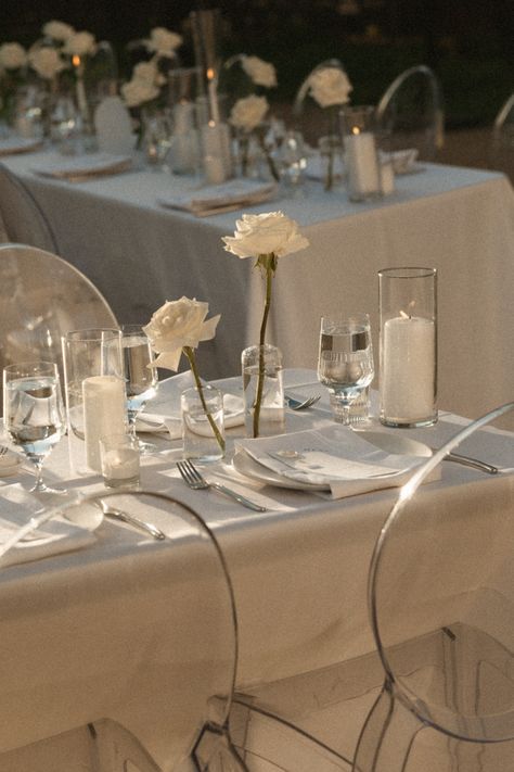 Sleek Wedding Centerpieces, White Roses In Bud Vases, Cocktail Table Covers, Simple Floral Wedding Table Decor, White Rose Wedding Reception, White Rose Tablescape, Simple Candle Table Decor, White Rose Centerpiece Simple, White Rose Centerpiece Round Table