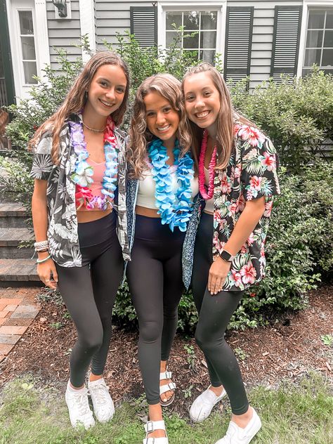 Preppy Hawaiian Costume, Aloha Spirit Week Outfit, Spirt Week Hawaiian Day, Hawaiian Game Day Outfit, Luau Day Spirit Week, Beach Homecoming Theme Outfit, Hawian Day Outfit Ideas School, Tropical Spirit Day Outfit, Tropical Theme Outfit School