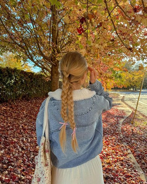 🎀☕️🍂🤎☁️ | Instagram Autumn Hairstyles 2024, Fall Instagram Inspiration, Fall Hair Aesthetic, Girly Granola Aesthetic, Autumn Hairstyles Fall, Cute Halloween Pics, August Hairstyles, Fall Hairstyles Medium Length, Autumn Hair Styles