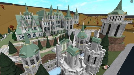 Bloxburg Castle, Roblox Toys, Castle Layout, Bloxburg Beach House, Castle Exterior, Castle House Design, Castle Ideas, Modern Castle, Material Ideas